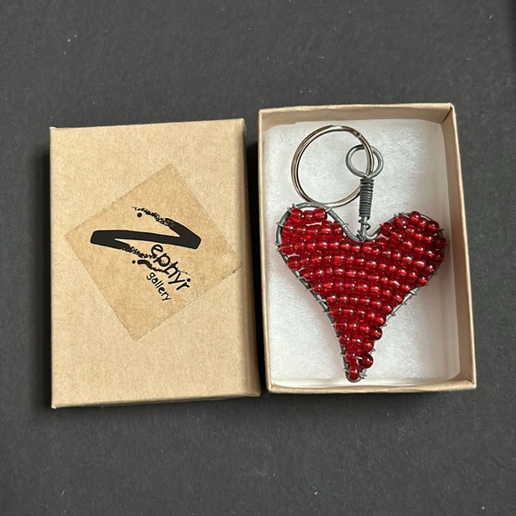 Cute beaded heart keychain - Picture 2 of 4